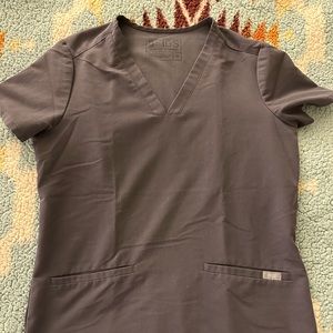 Figs Charcoal Casma Three Pocket Scrub Top XS